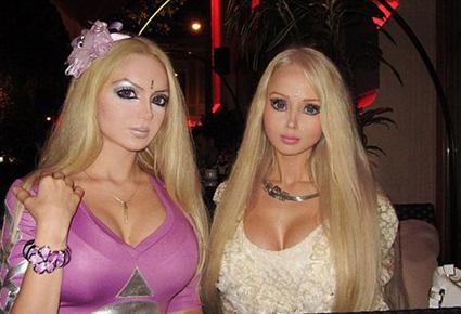 الباربي فاليريا لوكيانوفا تلتقي أختها التوأم في أمريكا